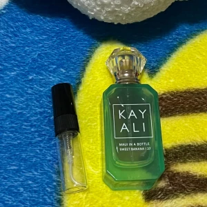 Kayali Sweet Banana Parfymsplitt 3ml - 3ml/70kr!!!!Upptäck Kayali Maui In A Bottle Sweet Banana | 37 – Perfekt för dig som vill sticka ut och testa något annorlunda.