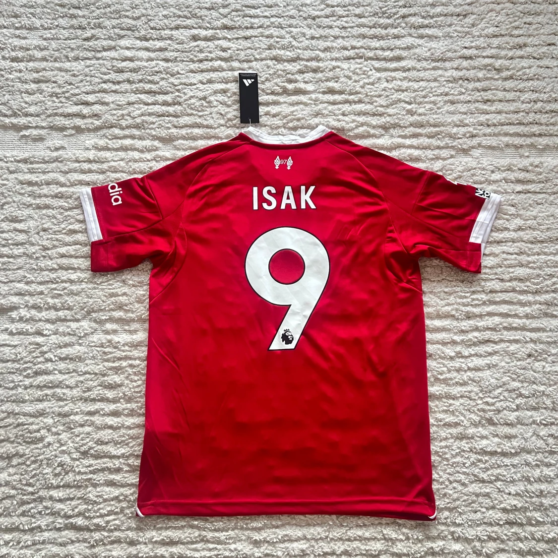 Isak home Liverpool jersey 25/26