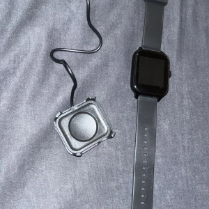 Smart watch - Oanvänd. Kan kopplas till mobilen. Pris går att diskuteras