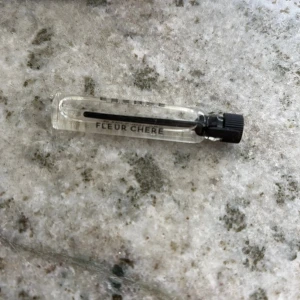 Essnce Fleur Chere Eau de Parfum  -  Fleur Chere från Essnce. Eau de Parfum.