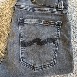 Gråa Nudie Jeans - Gråa Nudie Jeans||Skick 9/10||Storlek 29/32||Modell Tight Terry||Skriv vid minsta intresse||