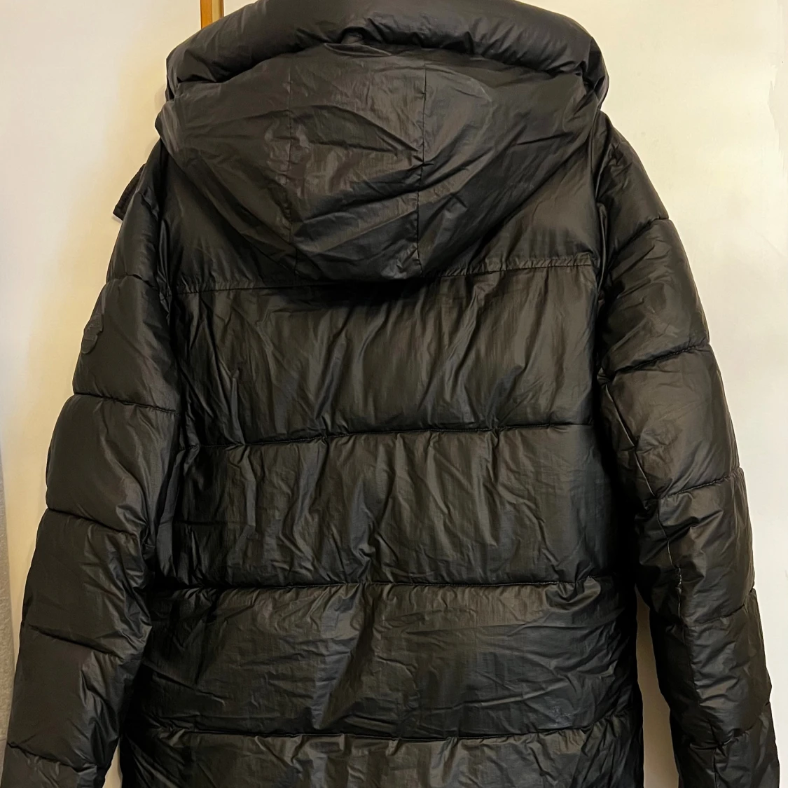 Svart pufferjacka från Indigo Jeanscode - 4