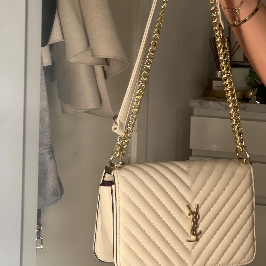 Beig väska likt YSL - 1