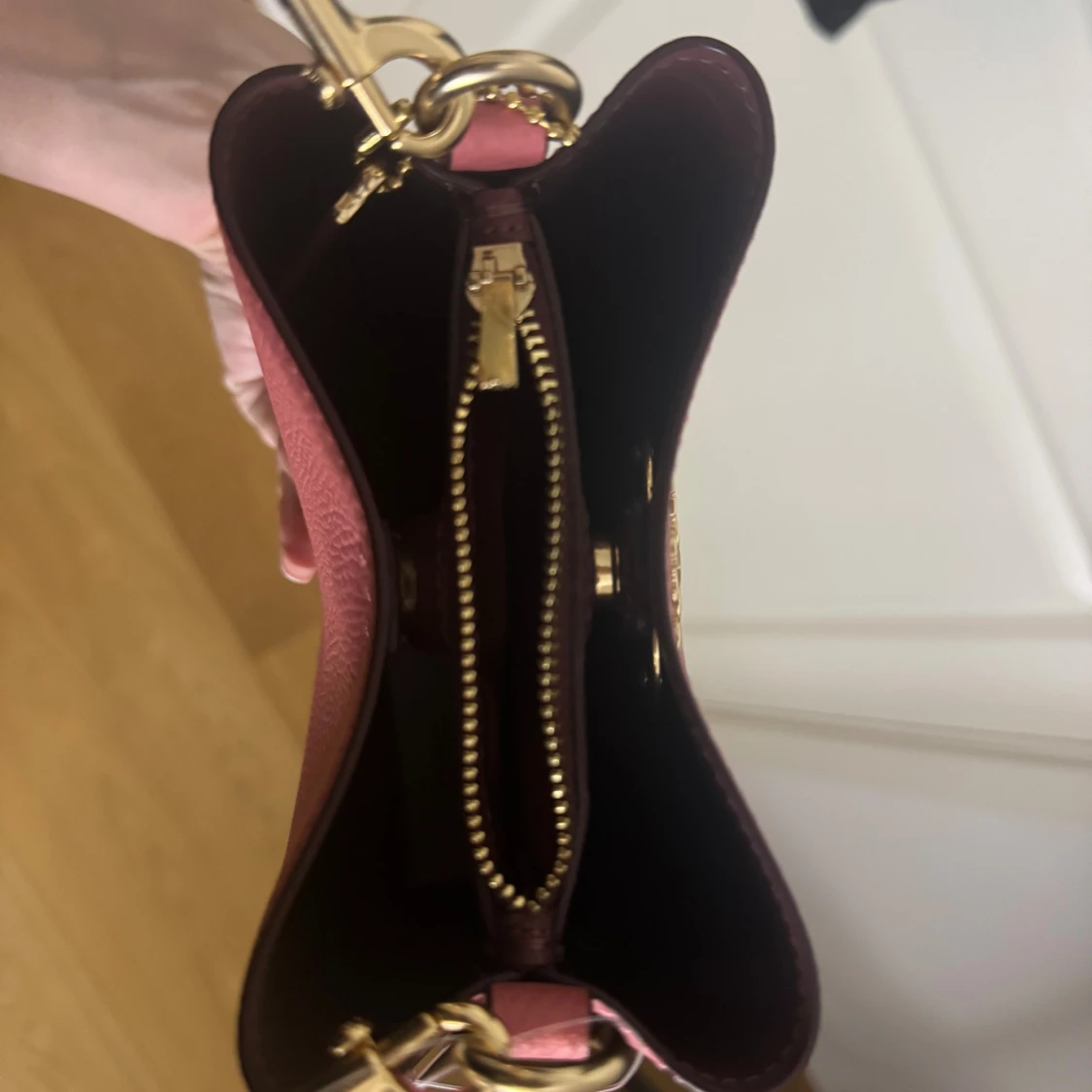 Rosa axelväska från Coach i skinn - 4