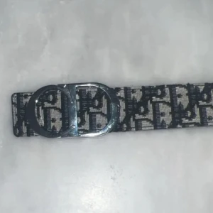 Svart och grått monogram bälte - Snyggt o stilrent bälte från cd.