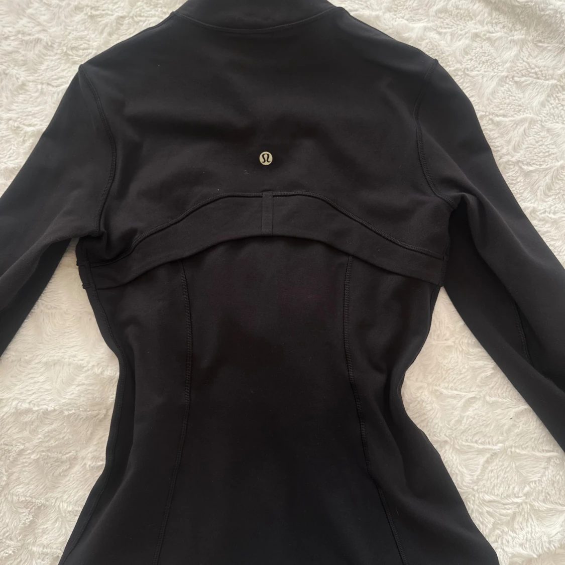 Svart träningsjacka från Lululemon - 1