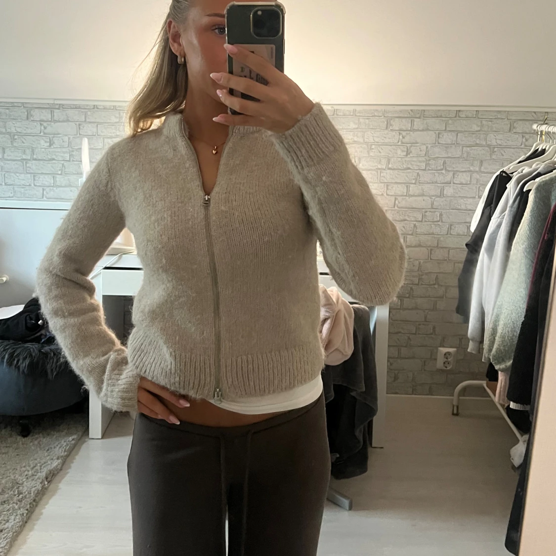 Beige stickad kofta från Weekday XS - 4