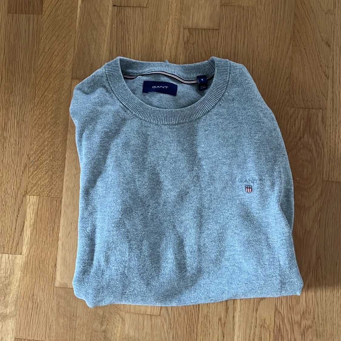 Grå stickad tröja från GANT