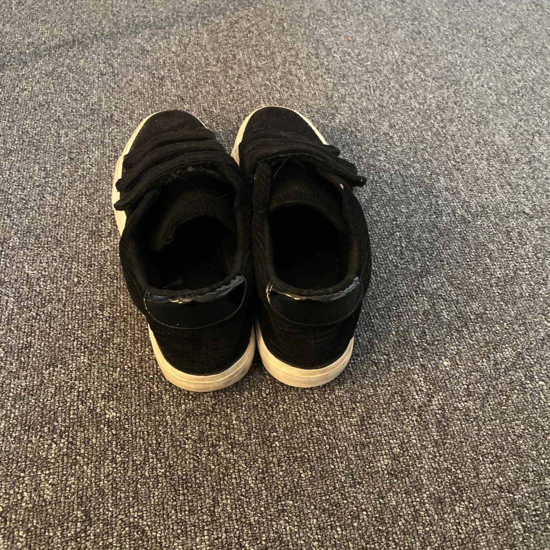 Svarta basic skor - 2