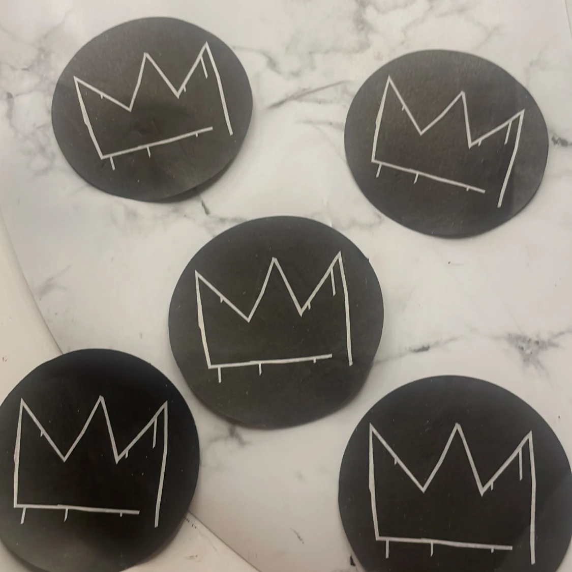Svarta sminkpads med kronmotiv - 1