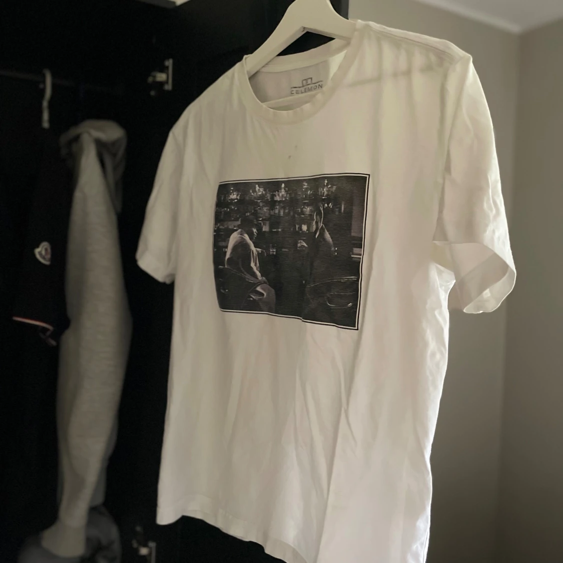 Vit t-shirt med tryck - 1