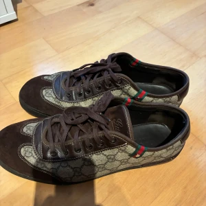 Gucci skor - Säljer ett par Gucci skor då de ibte kommer till användning. Endast skor medföljer