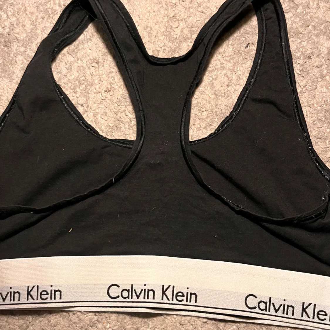 Svart linnetopp från Calvin Klein - 1