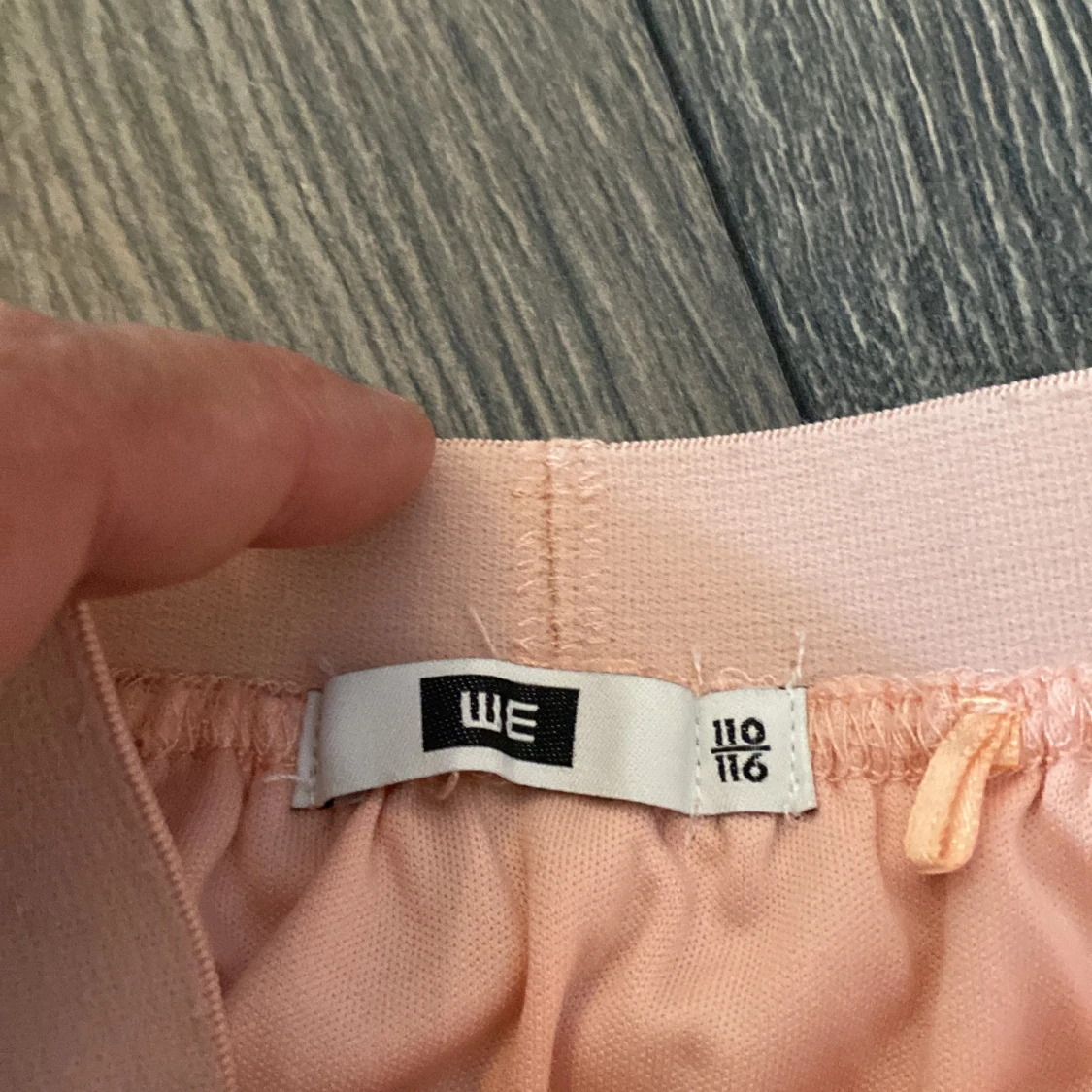 Rosa blommig kortkjol från WE - 2