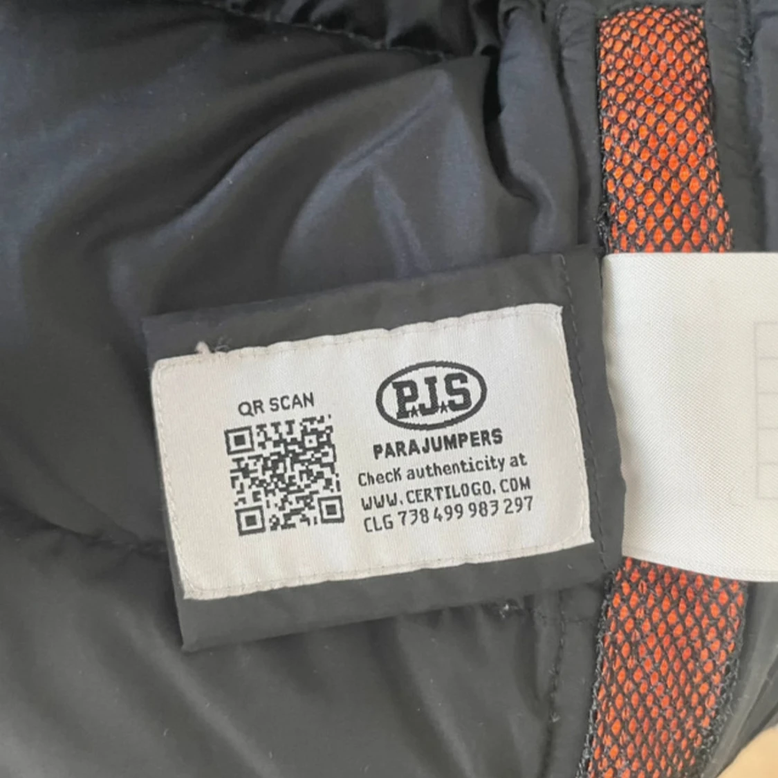 Svart dunväst från Parajumpers - 3