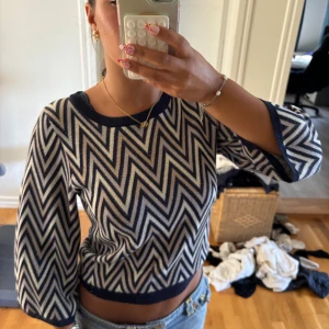 Topp från neo noir - Säljer denna superfina topp från neo noir då jag inte använder den. Använd en gång