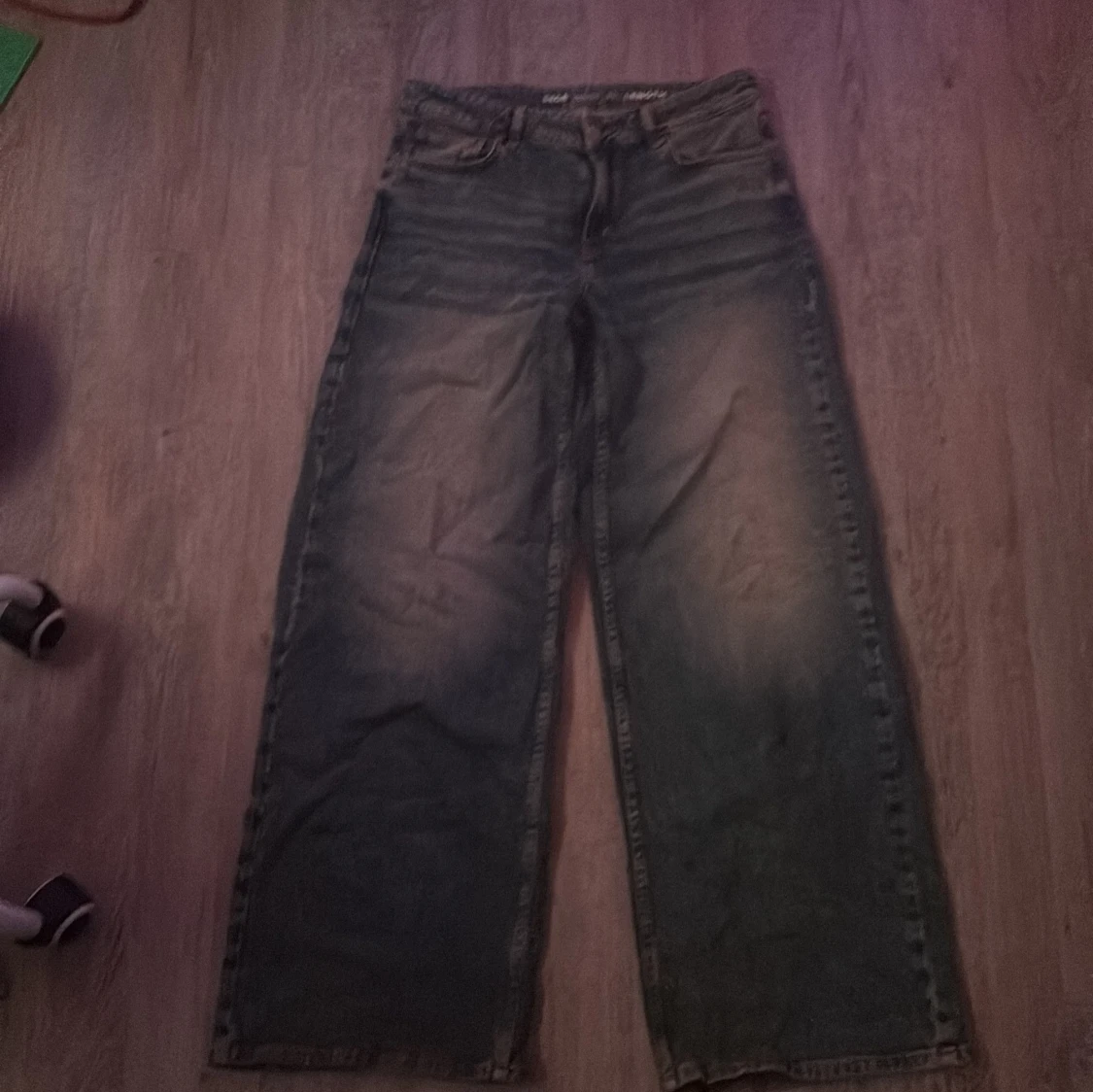 Wide jeans från Bikbok, midja 28/32