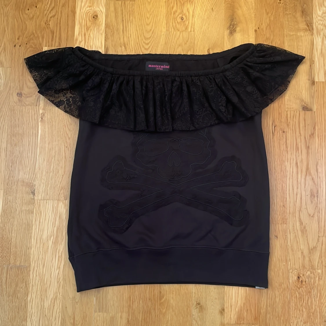 Svart offshoulder topp Mastermind Japan