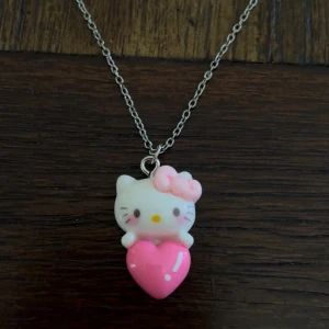 Hello kitty halsband - Kolla gärna min profil för mer hello kitty saker!!🩷