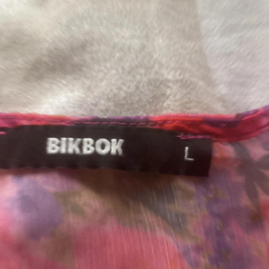 Blommig rosa söt topp från BikBok - 1