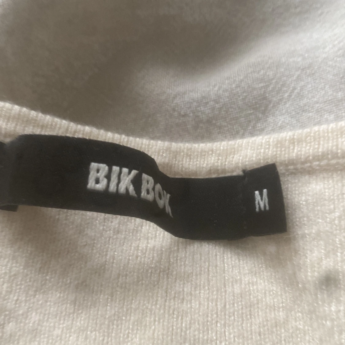 Beige stickad tröja från Bik Bok - 1