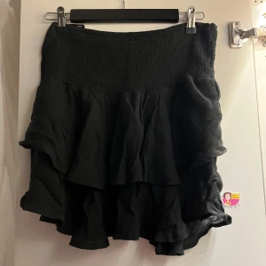 Topp/kjol - Har ingen lapp kvar men skulle säga passar S-L eftersom det är resår💞