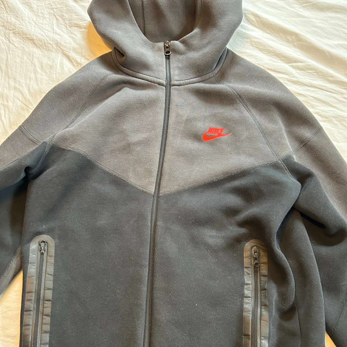 Grå Nike hoodie med dragkedja