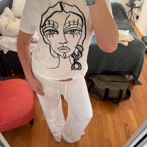 T-shirt - T-shirt med tryck från Zara 