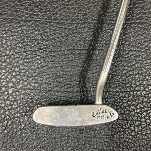 Callaway Rutherford Carlsbad Series Putter - Callaway Rutherford Carlsbad Series putter i bra skick. Klassisk design med tydliga riktlinjer på klubbhuvudet. Greppet är original och i gott skick. Perfekt för golfaren som söker en pålitlig putter från ett välkänt märke. Pris kan diskuteras. 