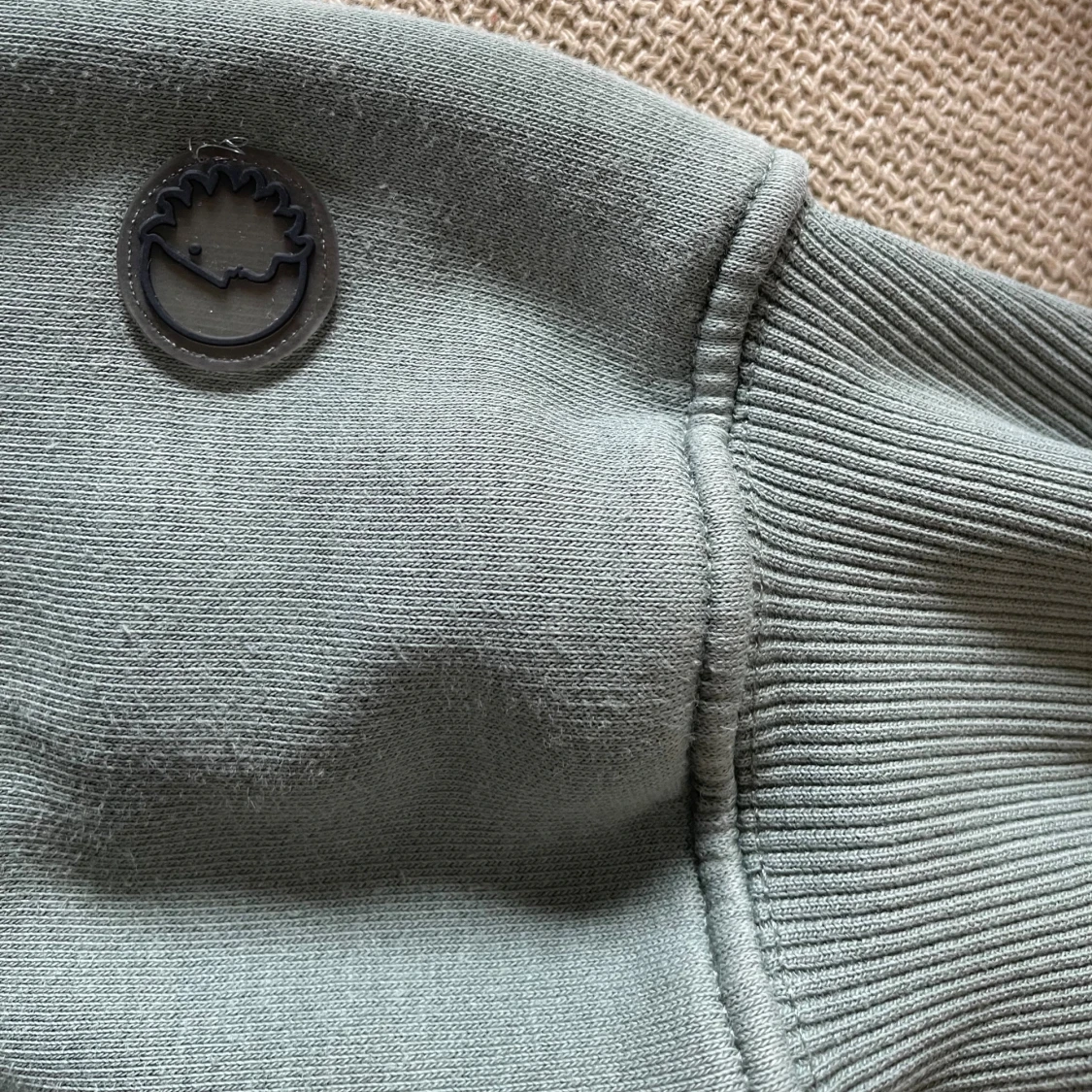 Grön hoodie från District Fortysix - 3