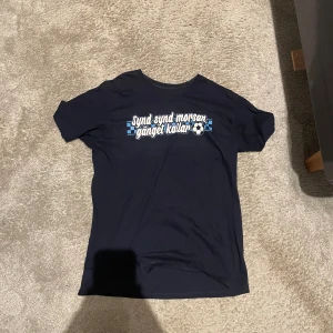 Sofialäkaren T-shirt - Säljer denna sofialäktaren tshirt i storlek L som är mycket gott skick! 