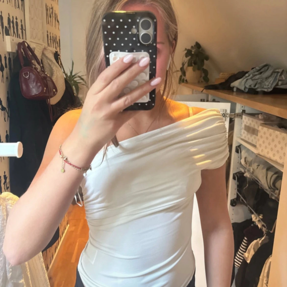 Vit oneshoulder topp från H&M