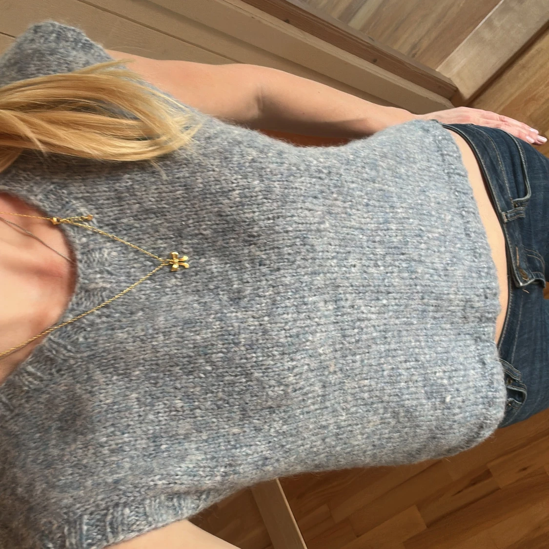 Gråblå stickad väst - 2