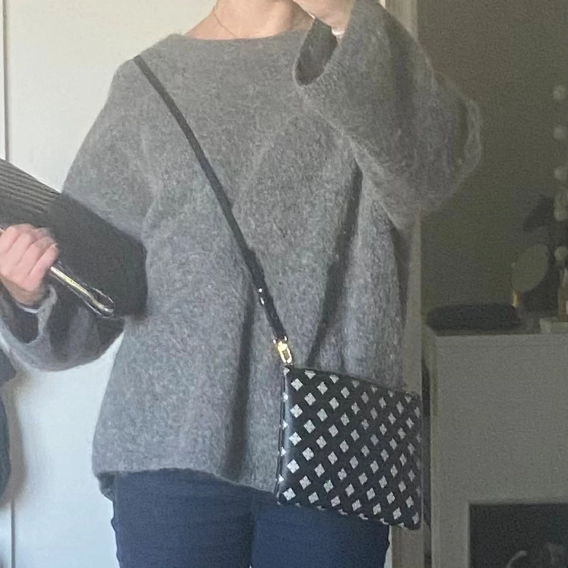 Grå fluffig stickad tröja - 2