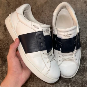Navy valentino open - Fräscha valentino, skick 8/10, size 41 fits 41,5