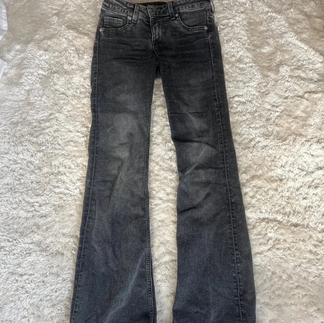 svarta lågmidjade bootcut jeans - 2
