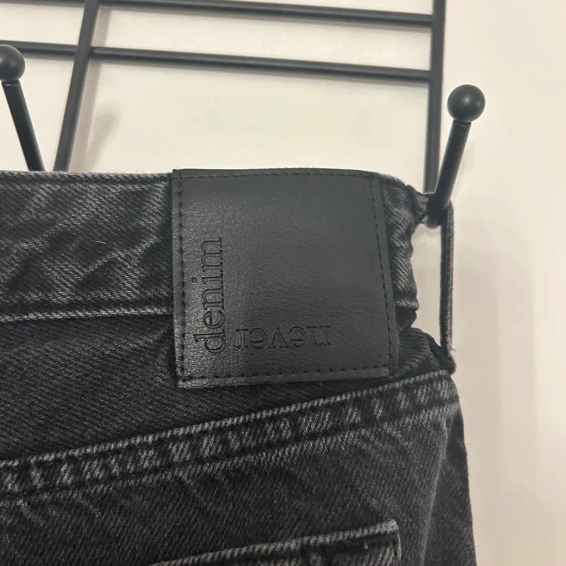 Svarta straight jeans från carlings - 3