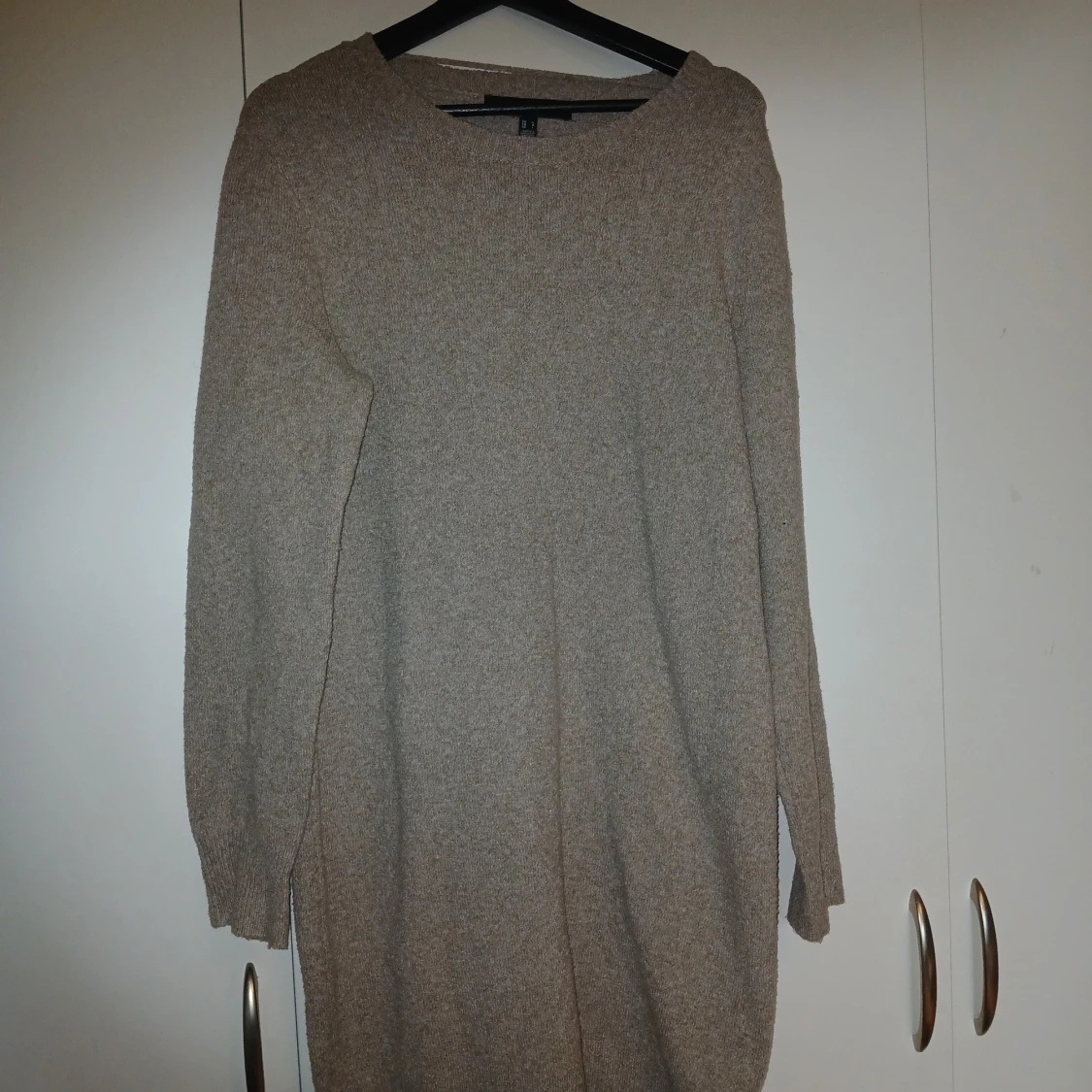 Beige stickad långklänning