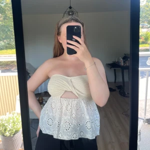 Bandeau topp - Super fin topp som är köpt second hand på plick men ursprungligen från Zara. Använd ett fåtal gånger och är i väldigt bra skick!  Något liten i storleken, kan passa xxs med.