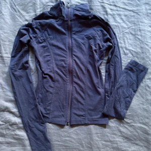 Zip jacket  - Soft touch zip jacket i navy från Gina, använt ca 2-3 gånger 💙