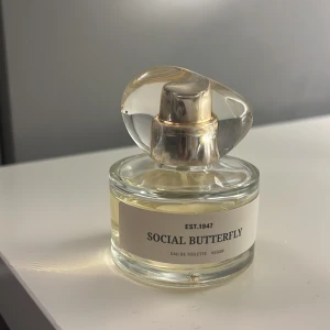 Social Butterfly Eau de Toilette - Nästan aldrig använd! Pris kan diskuteras💗