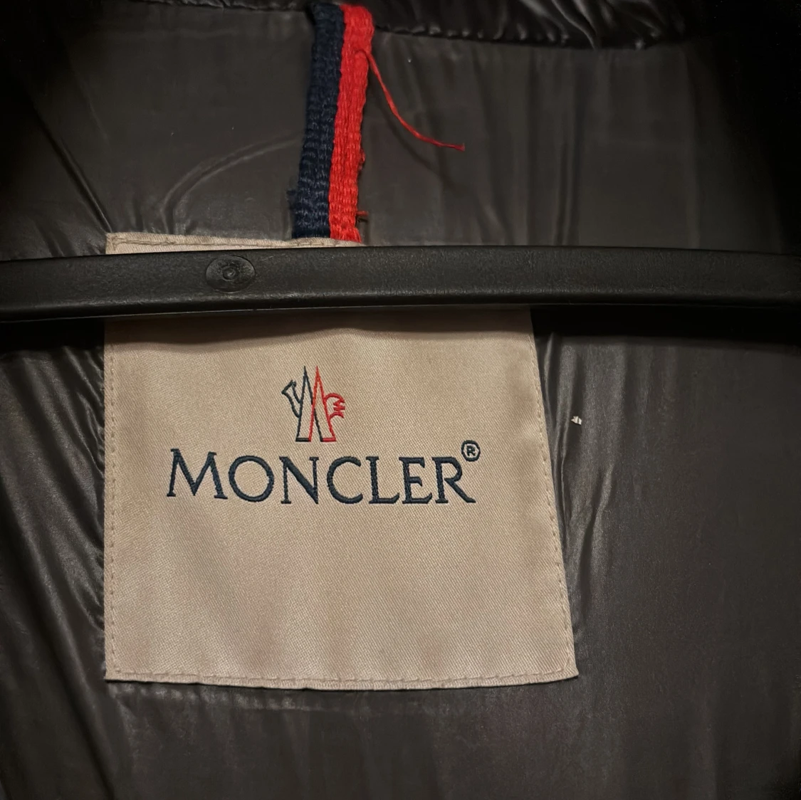 Svart Moncler Maya pufferjacka med huva - 2