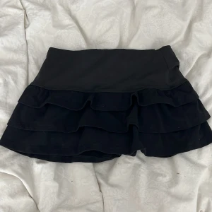 Svart volangkjol - Söt mini volangkjol💞 