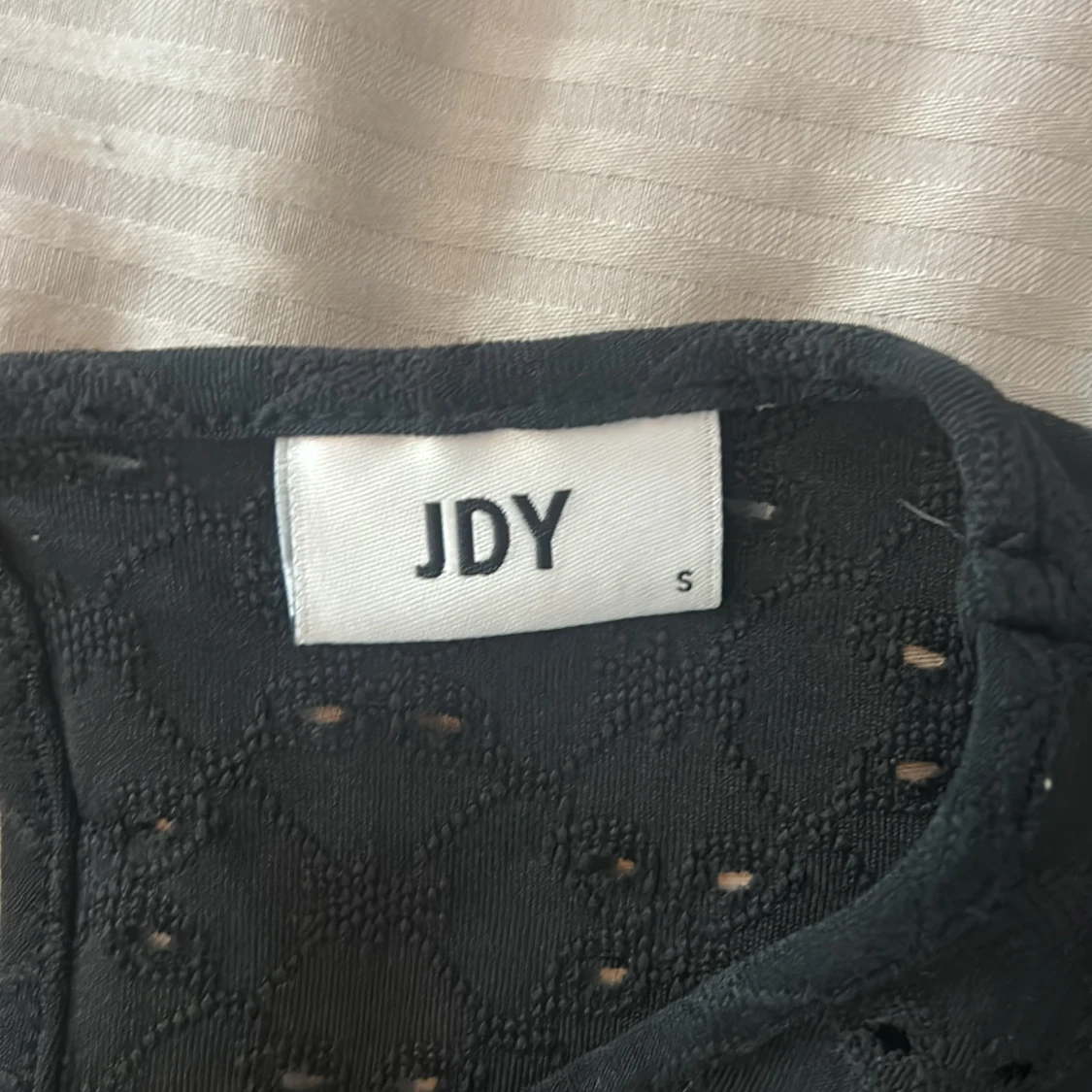 Svart blus med broderade detaljer JDY - 2