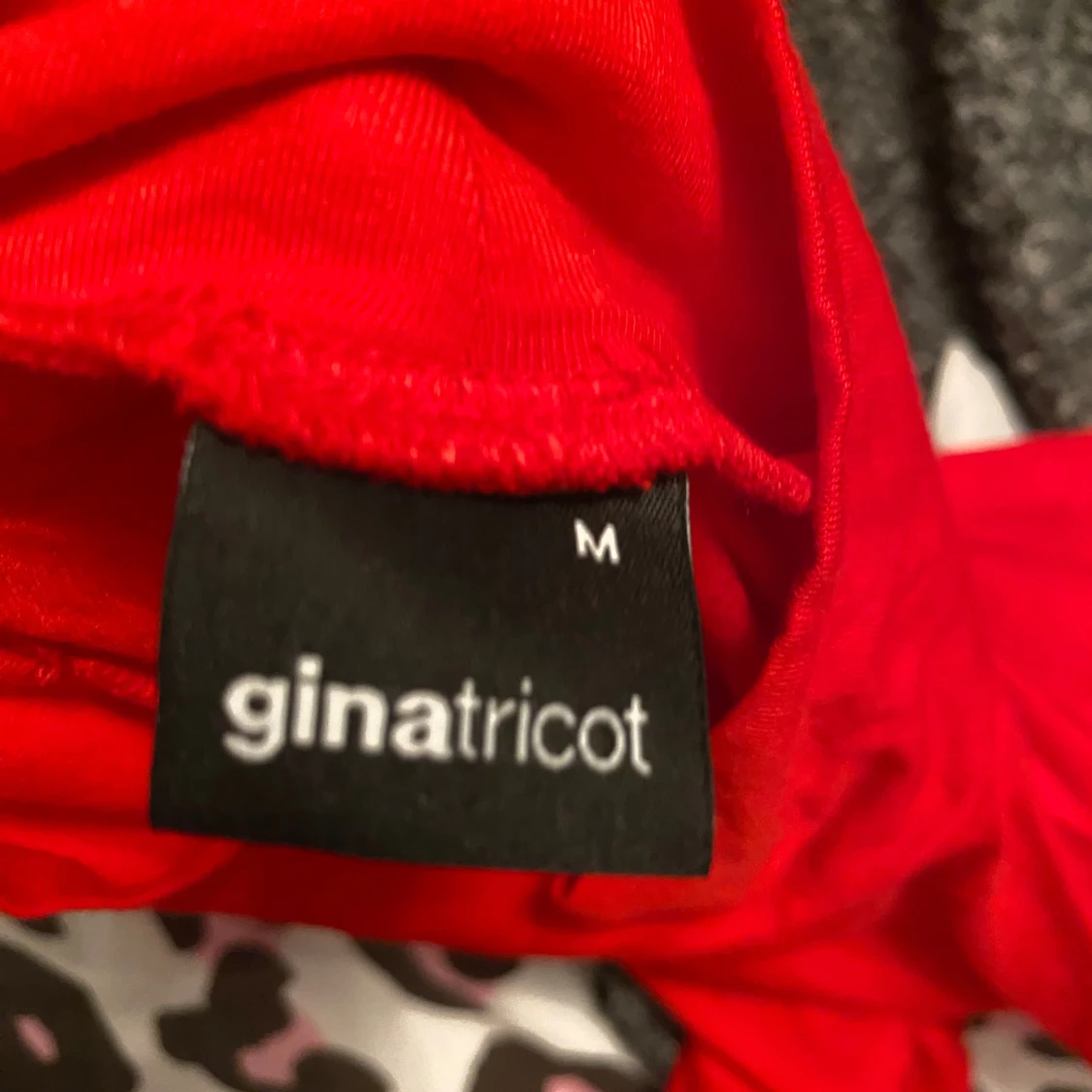 Röd polotröja från Gina Tricot - 1
