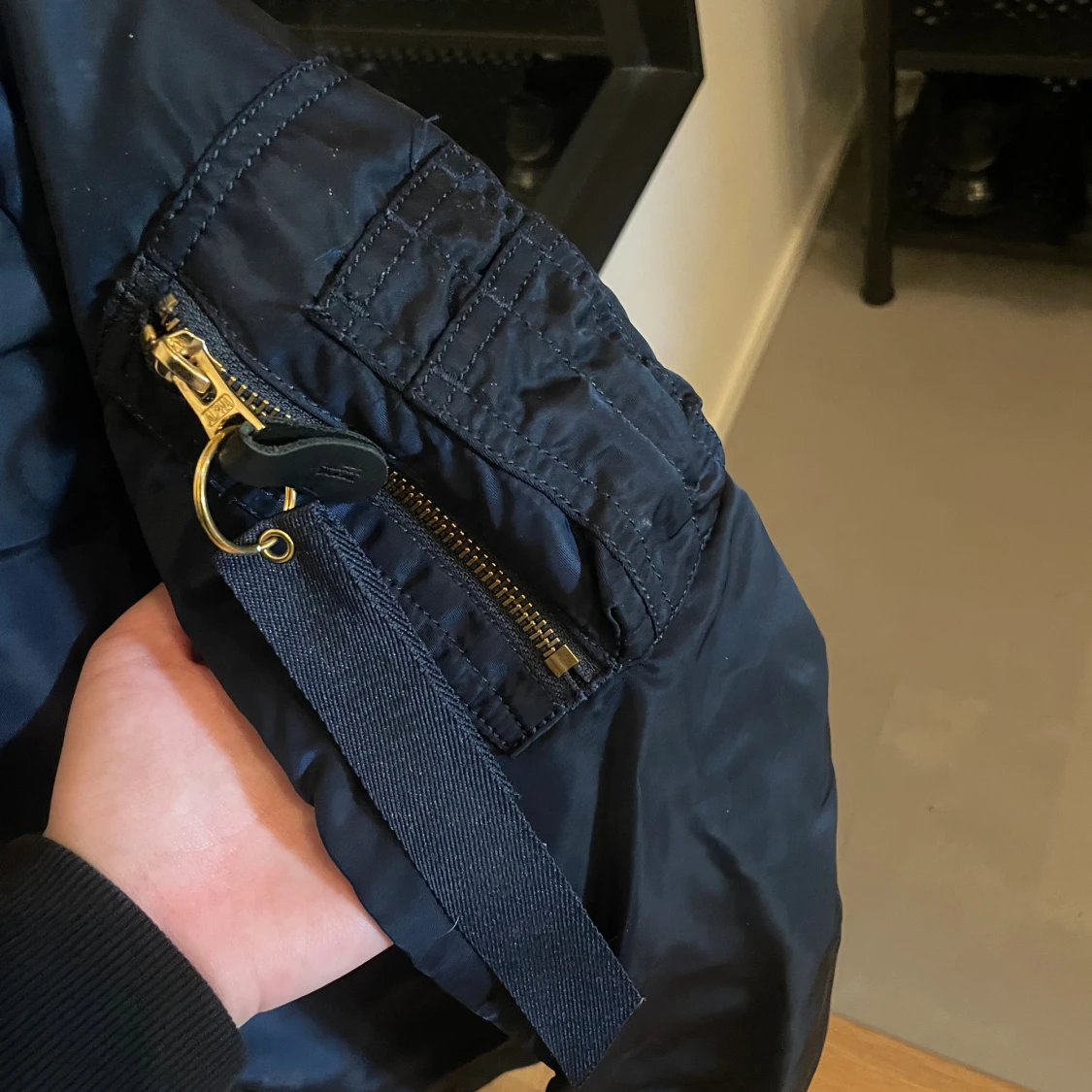 Mörkblå bomberjacka Alpha Industries - 2