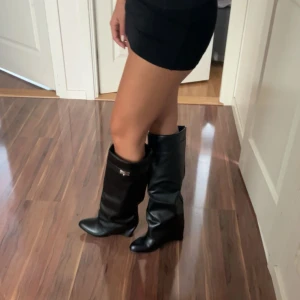 Svarta boots - Svarta boots i gott skick i stl 39❤️