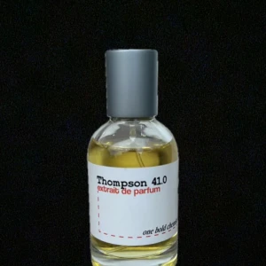 Thompson 41 inspererad av tobacco vanilj - Väldigt trevligt doft och unik från onebold chemist som  som är inspirerad av tom Ford tobacco vanilj och jag har bara sprayat 3 eller 2 gånger. 