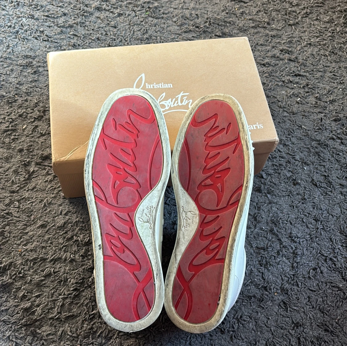 Christian Louboutin vita med spikar  - 1