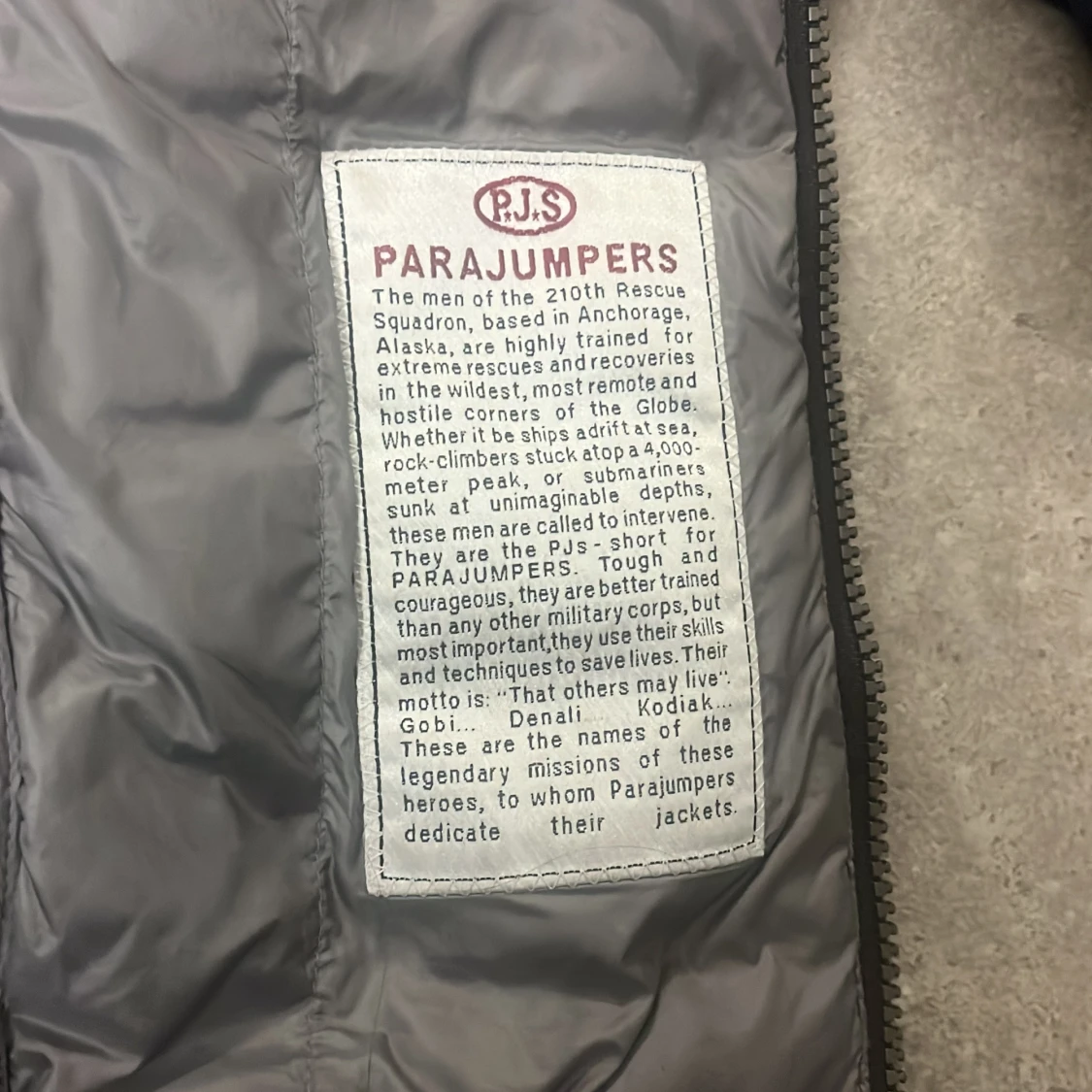 Svart dunjacka från Parajumpers PJS - 3